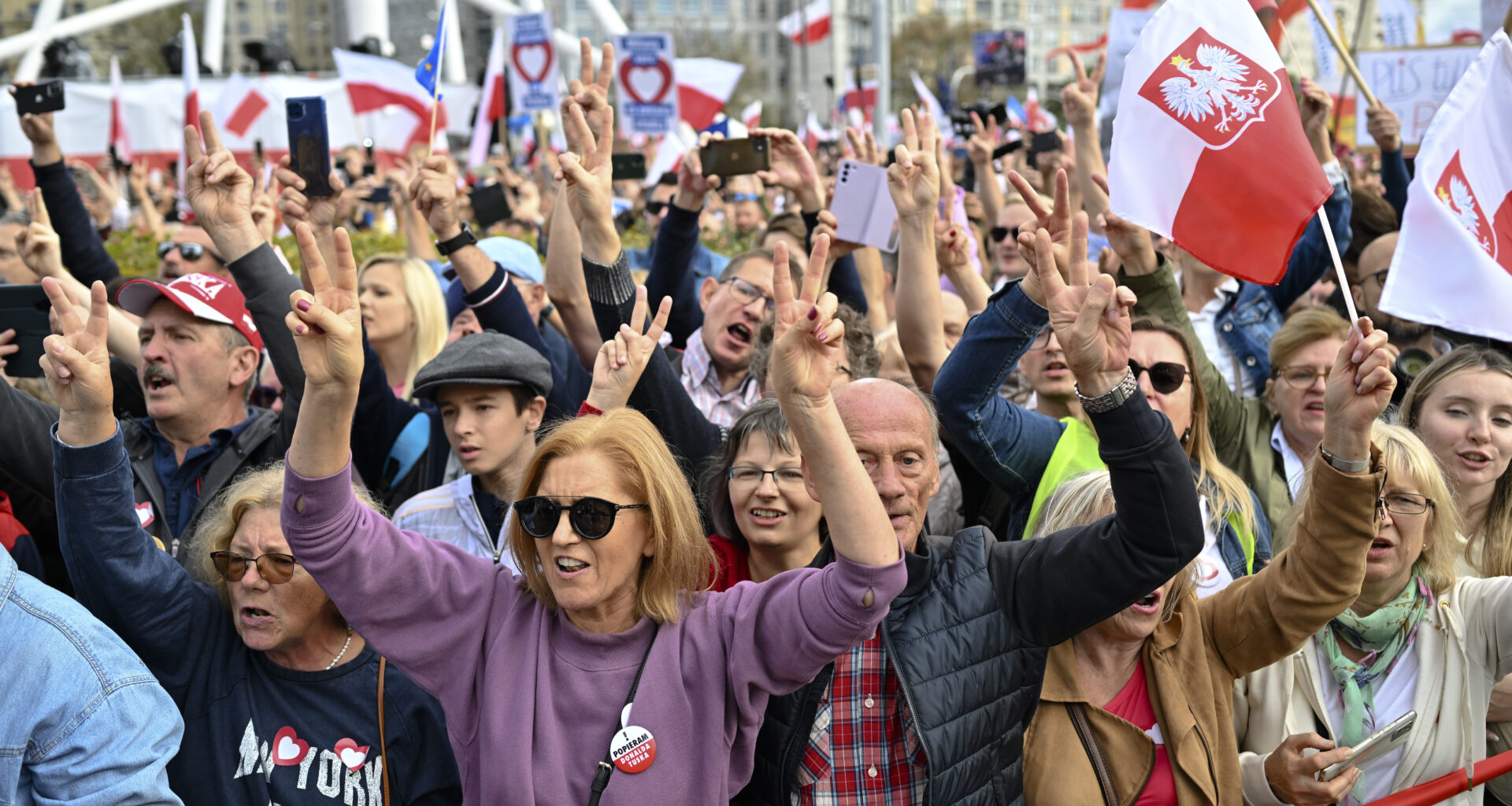 huge-but-glum:-poland’s-opposition-puts-a-million-people-on-the-streets