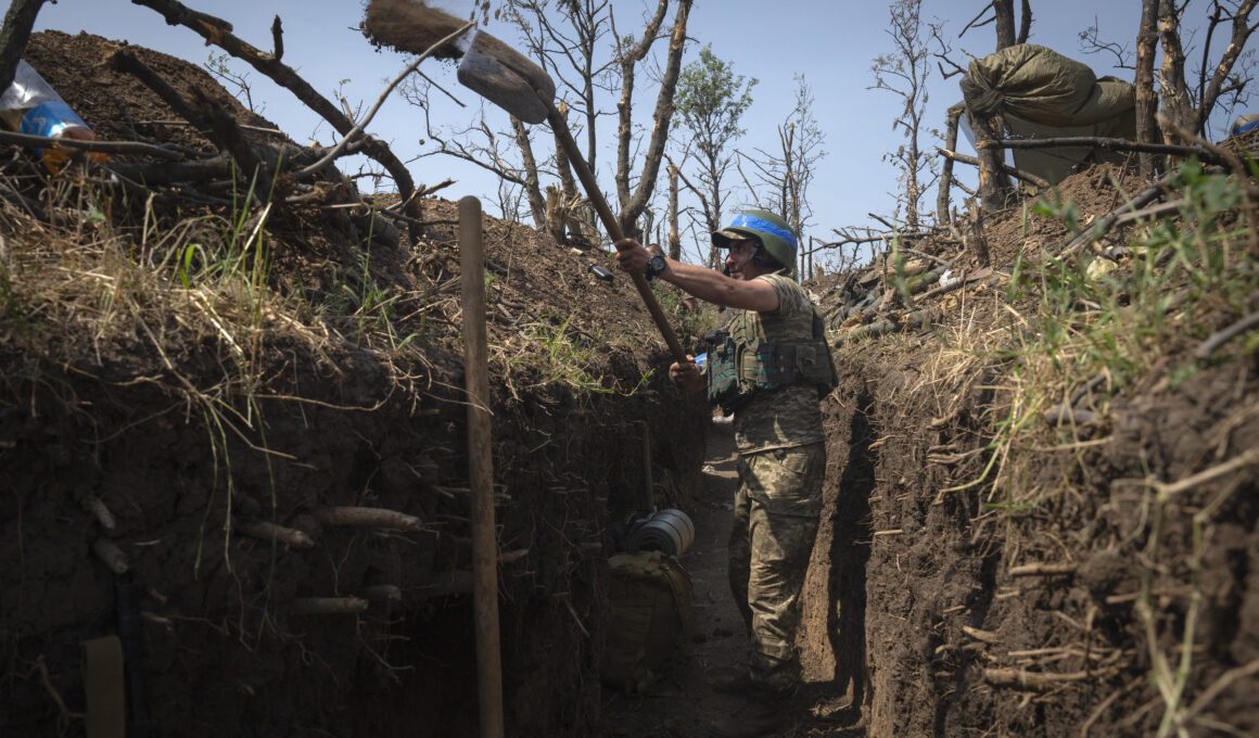 us.-actively-considering-giving-cluster-munitions-to-ukraine