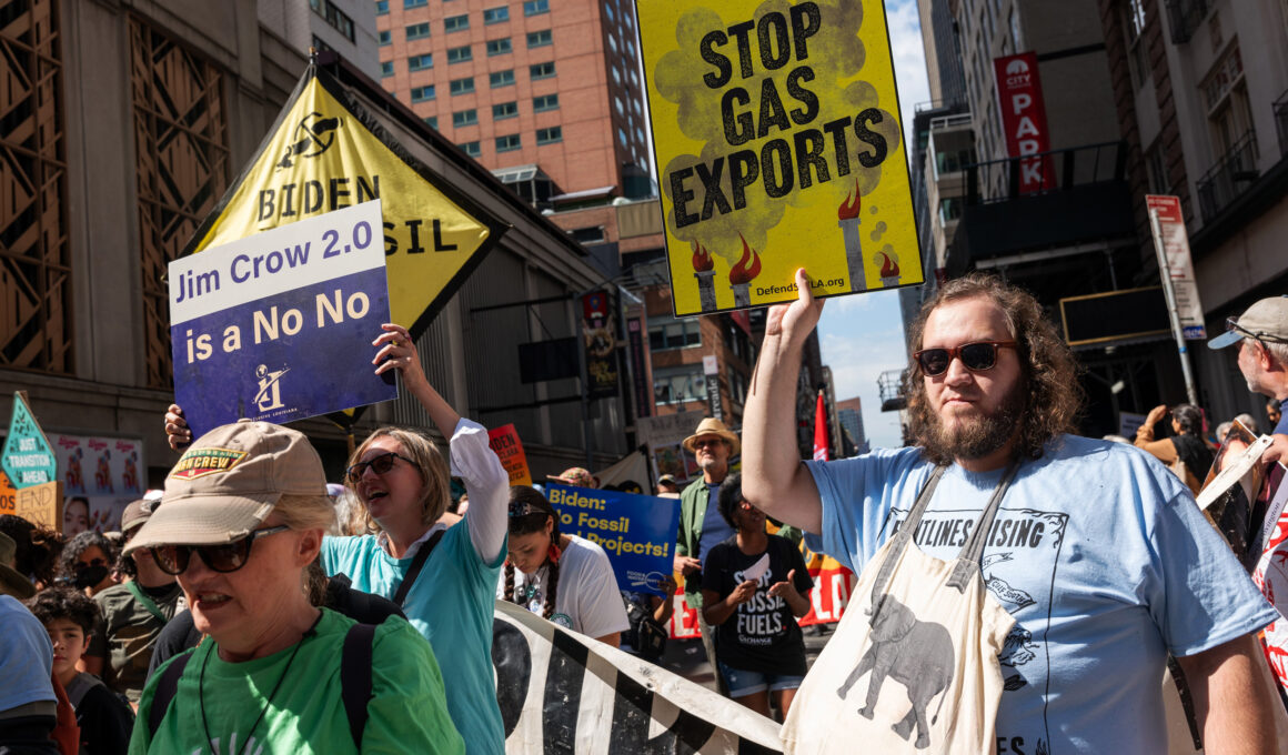 tens-of-thousands-march-to-demand-end-to-fossil-fuels-ahead-of-un.-climate-summit